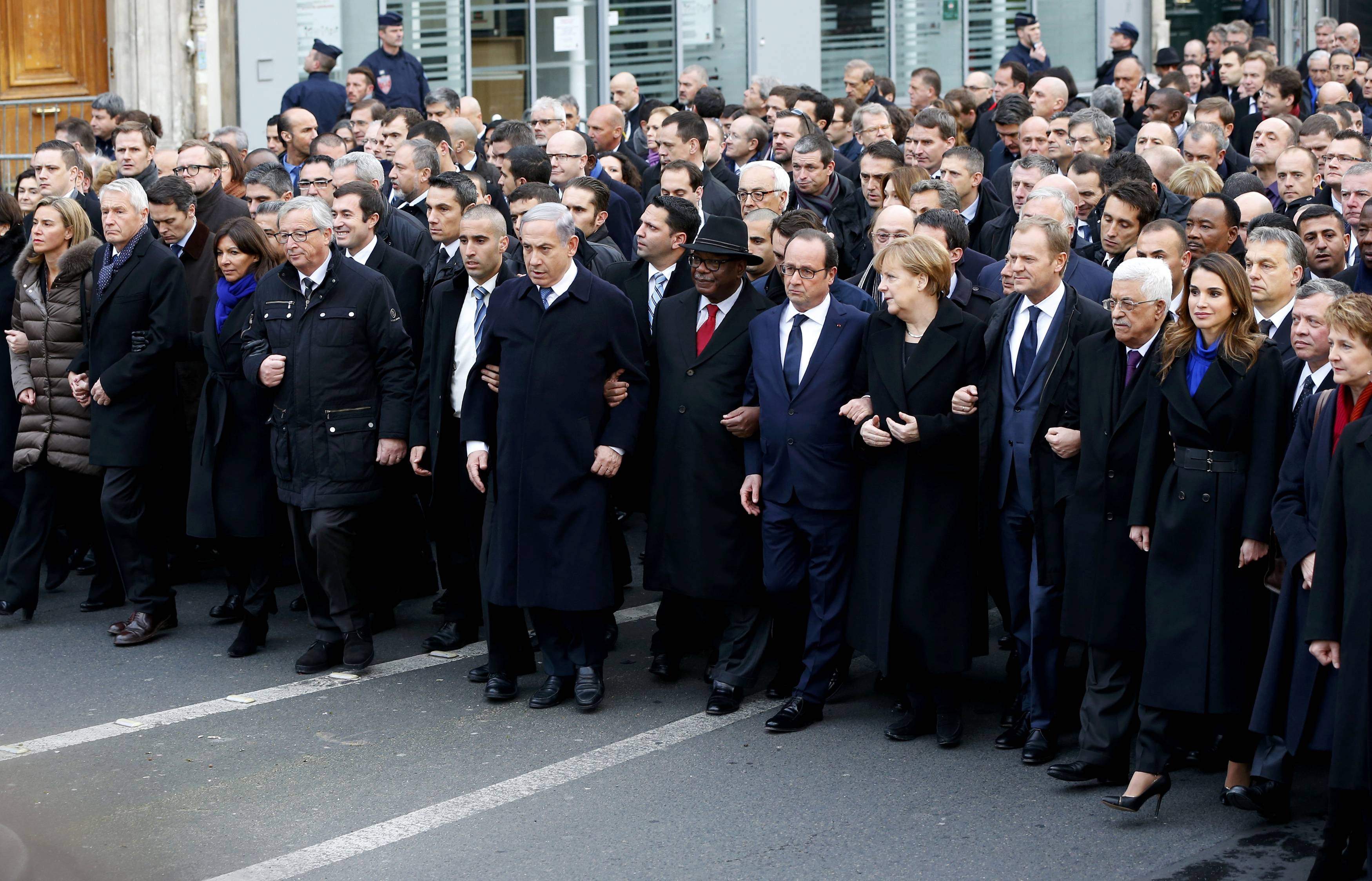 Parigi, un milione in piazza per ricordare le vittime di Charlie